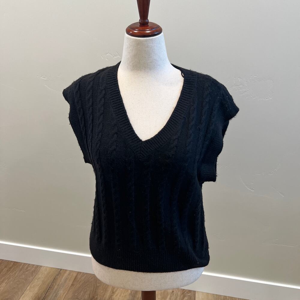 CUPCAKES AND CASHMERE Women's V-Neck Sweater Vest Size S In Black